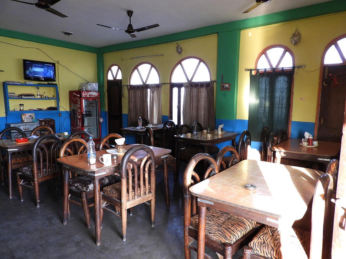 Sandhya Guest House Varanasi Near Ganga River 외부 사진